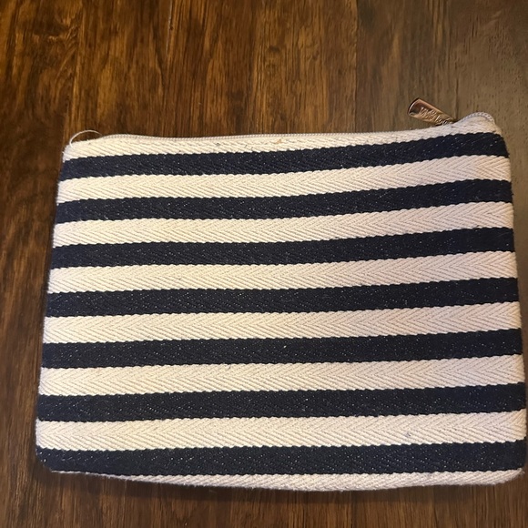 Tri Delta Pouch - Picture 2 of 4